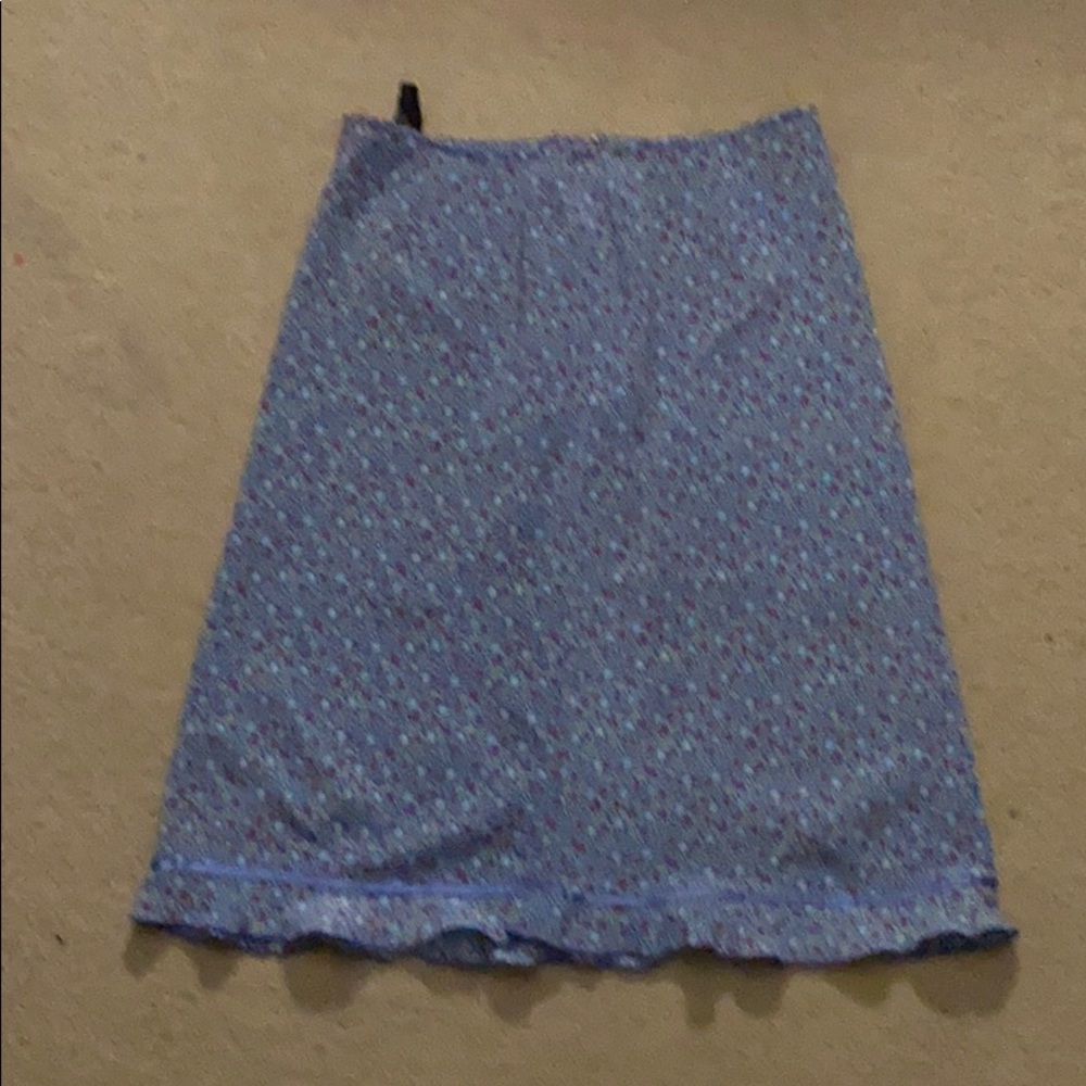 EXPRESS above the knee skirt .